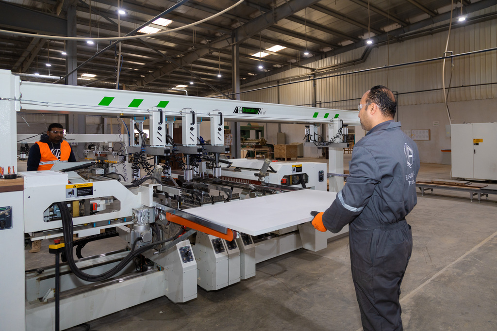 uploads/automatic_drilling_machine4_e663aedf55cc81e3a98836caf16f7aa6.jpg